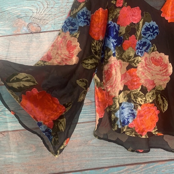SMYM Black Floral Top Size Small - Picture 5 of 5
